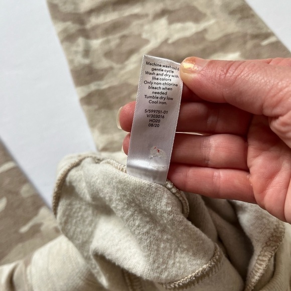 Athleta Balance Printed Jogger Beige Camo Size Medium - Picture 5 of 10